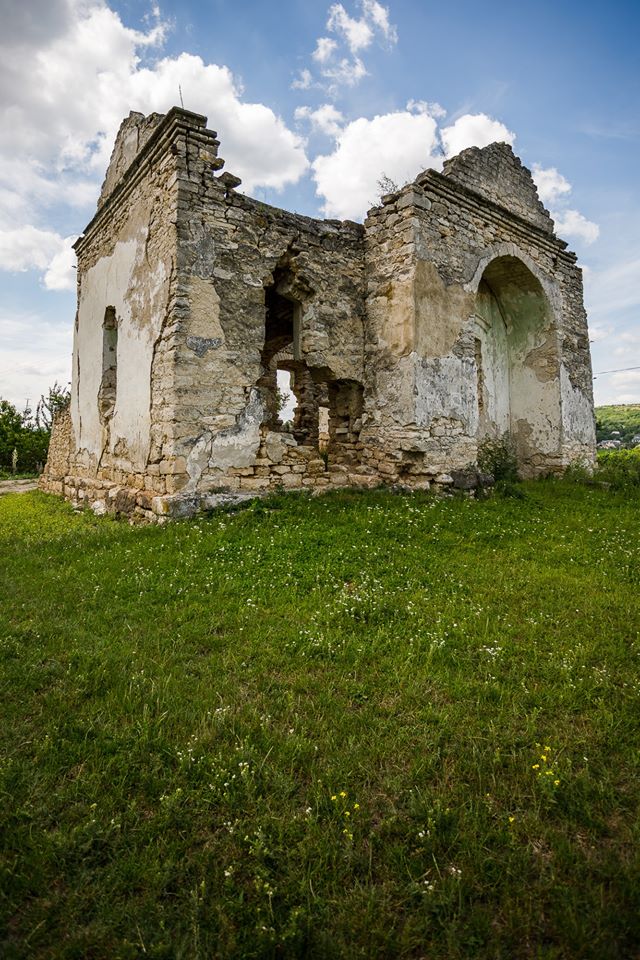 3/16 The ruins of the 15-16 century church of Rascov village - here is another option for restoration of  #culturalheritage. Vote here:  https://bit.ly/2DVvzso&nbsp;