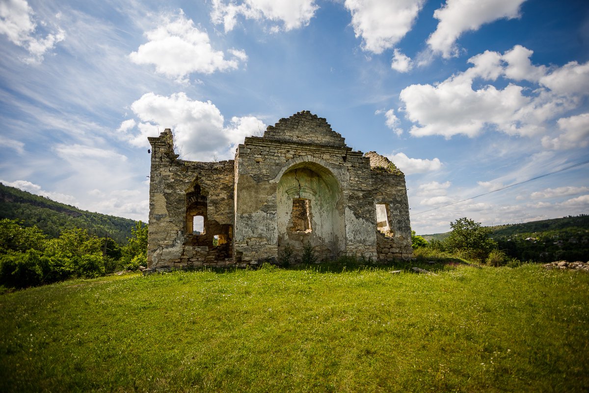 3/16 The ruins of the 15-16 century church of Rascov village - here is another option for restoration of  #culturalheritage. Vote here:  https://bit.ly/2DVvzso&nbsp;