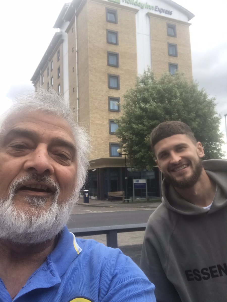Sh4keel's tweet photo. Just met this legend and made my day #mateusklich https://t.co/6SRVWZPpmT
