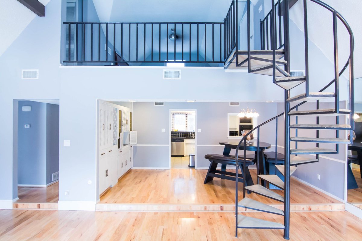 andersencristy's tweet photo. Simple yet stylish modern home design.
#home #homedecor #homedesign #homeideas #interiordesign #loft #livingroom 
https://t.co/NWTNOuIIdE https://t.co/stXmvjozd0