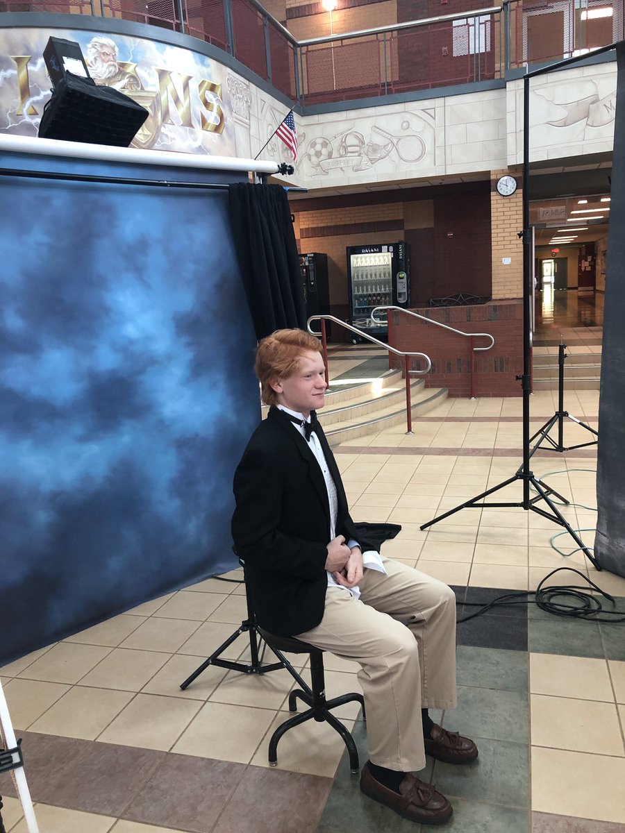 JacksonSupt's tweet photo. Love seeing our Class of 2021 students here at NOHS today for senior pictures! https://t.co/dzlHIqBoGl