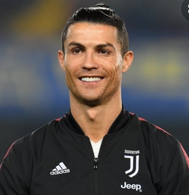 Comparaisons2's tweet photo. Mettons les choses au claires:
Ta préférence entre ces 2 légende ?

Ronaldo 🔃                             Messi ❤ https://t.co/KE4XKTEoC2