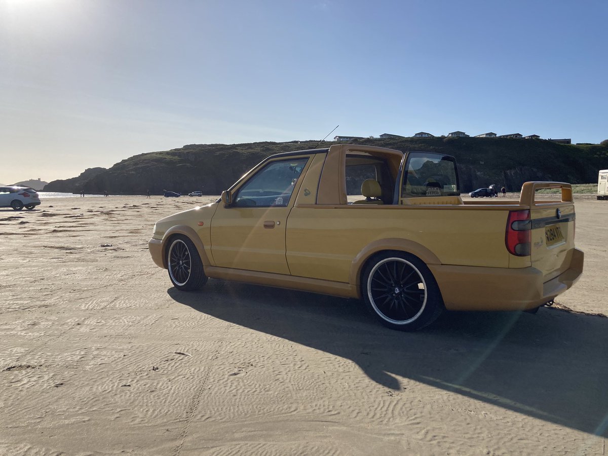 AlanBlackham's tweet photo. Fun days at the beach 😎 https://t.co/uPlKyAj6PF