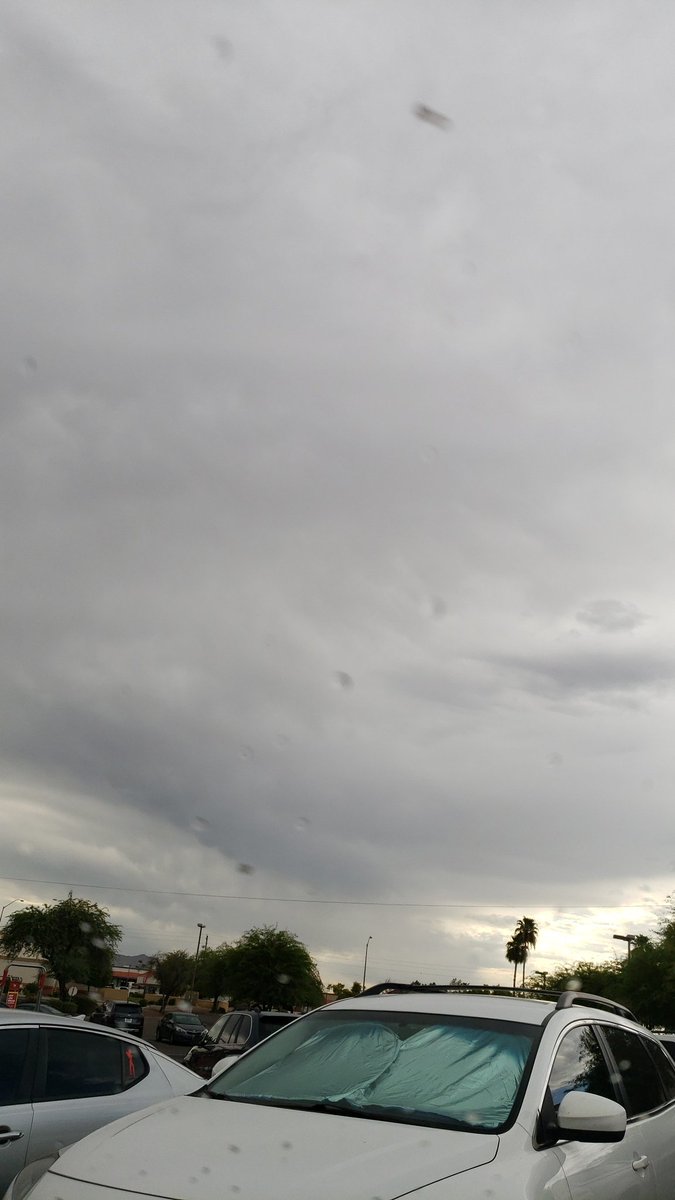 WeatherFanKK's tweet image. Yeah, Monsoon stating! 👍☔💧Sprinkling @ Recker &amp;amp; McKellips in Mesa! 👍🙂