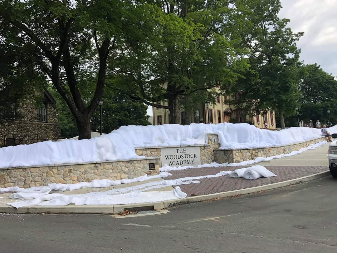 magistrabeck's tweet photo. They are filming a Hallmark Christmas movie in our town. Scenes set with snow everywhere in a heatwave seems so 2020. https://t.co/MXT3QY2oO6