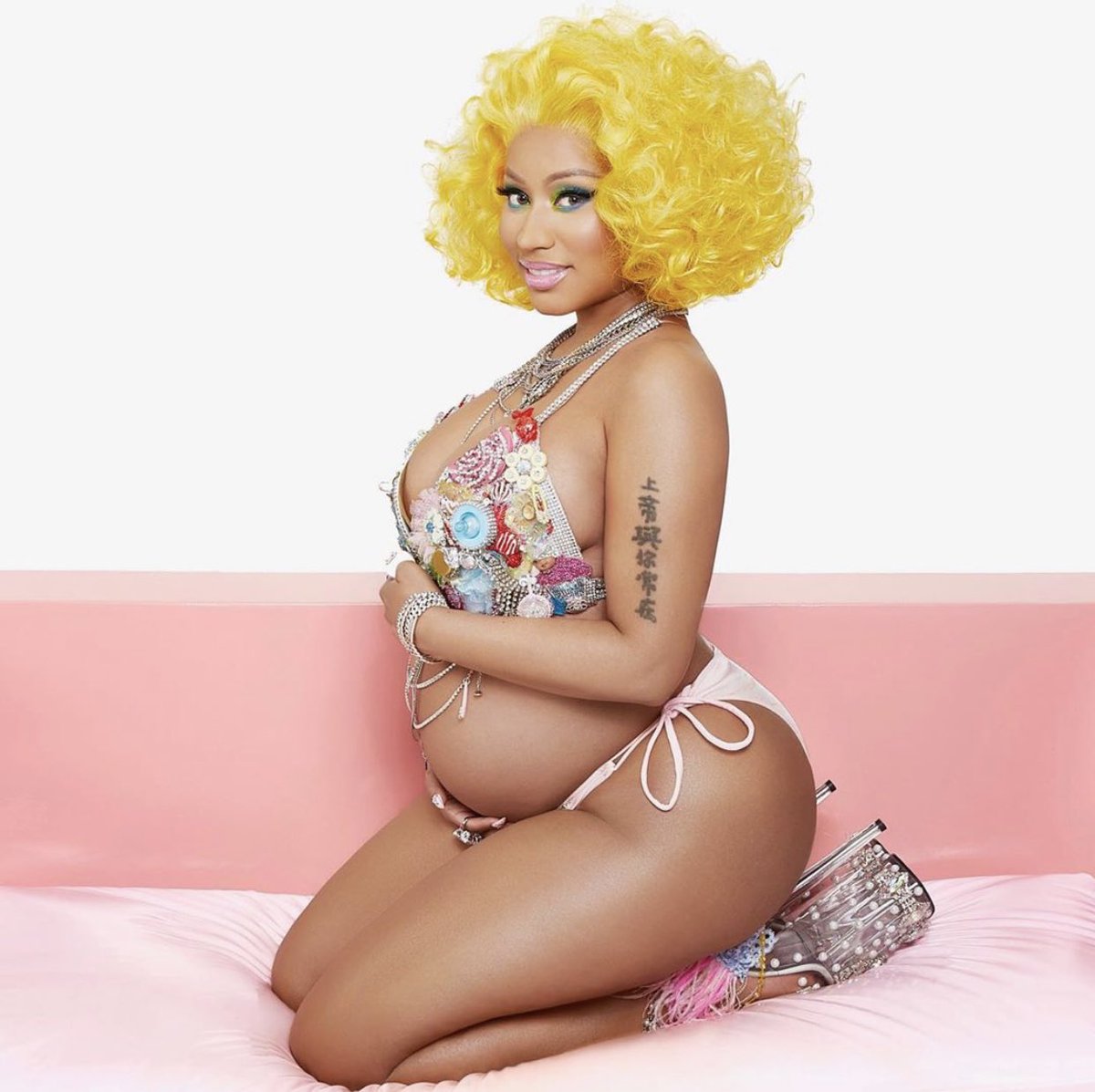 youngmoney's tweet photo. Congrats @nickiminaj ❤️❤️ https://t.co/Njq0oBlrqe