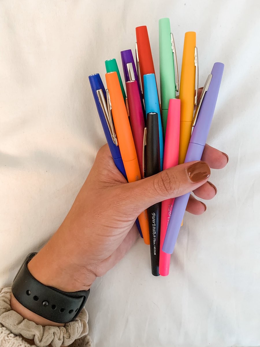 There wasn’t a note to tell me who sent flair pens but I’m thankful for whoever you are💛