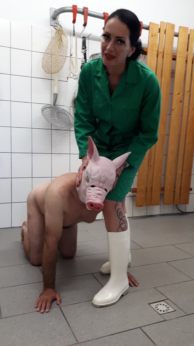 nica_nordic's tweet photo. Morgen um ck. 15.30 wird dieses kleine Schweinchen von mir und @DominaKristin im Livestream auf https://t.co/F0AjeHKt71 geschlachtet. #Scheinschlachtung #pigplay #onlyfans #onlyfanscreator #bdsmsession #bdsmlife #smvideo #fetish #fetisch #butcher #petplay #mistress https://t.co/40ab6CtbFD