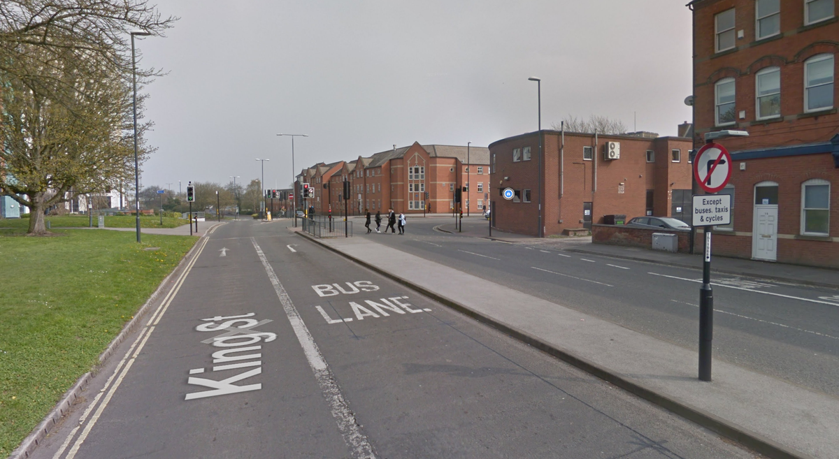 Klashed's tweet photo. @DerbyCC Can you open this right turn to motorcycles, please? 👈😎👉 https://t.co/iL9UEsDsjd