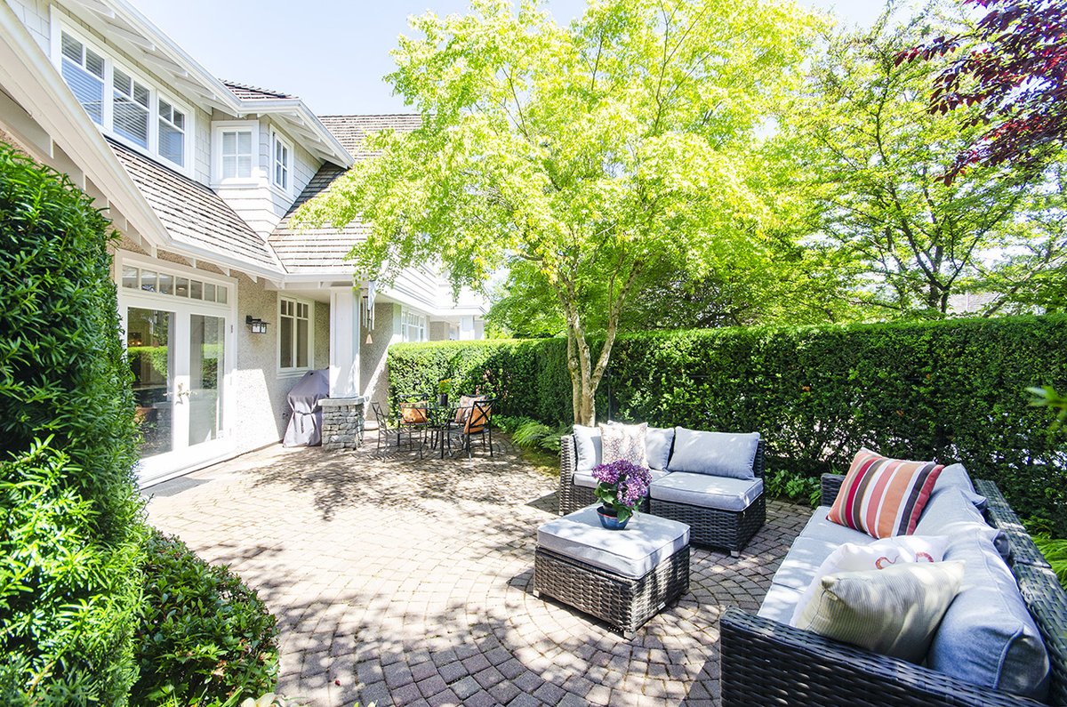 JuneConway's tweet photo. New #WestVancouver #Caulfeild listing! Outstanding living space on all levels: https://t.co/EdCLsZbKD6 #NorthVancouver #Vancouver Have your REALTOR arrange a showing. https://t.co/DPCsmhuF9u