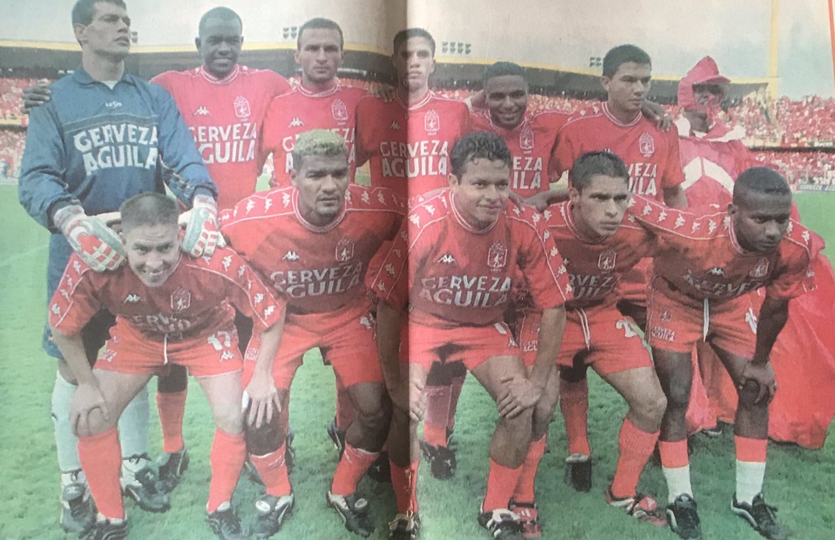 eldoctorpelaez's tweet photo. AMÉRICA de Cali,CAMPEÓN 2000.Arriba de izq a der: Luis Barbat,Carlos F Asprilla,Fuad Maziri,Fabián Vargas,Hector Hurtado,Pablo Navarro. Abajo en igual orden : Arley Bentacourt,Nestor “ “Palmira” Salazar,William Zapata,Kilian Virvieskas,Gerson González. 8 jugadores de inferiores. https://t.co/BiMWql0g4C