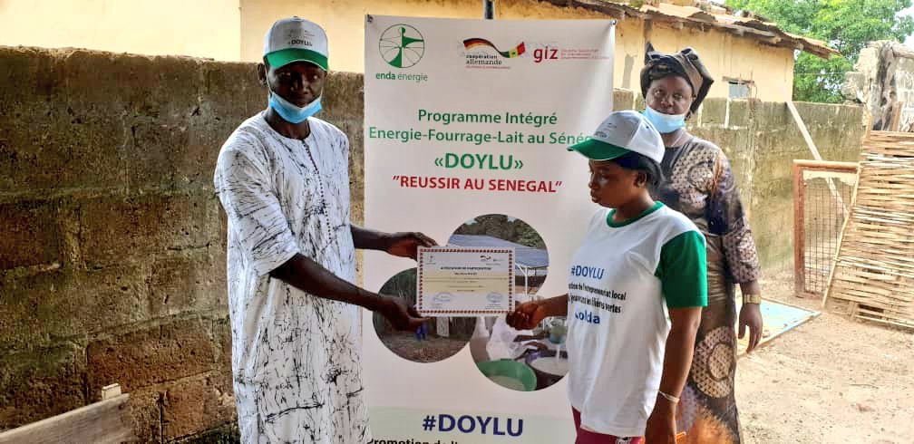 endaenergylinks's tweet photo. #ReussirAuSenegal
Clap de fin de formation de la 3ème cohorte sur la transformation laitière tenue à Kolda. Cette session qui rentre dans le cadre de notre programme #Doylu financé par la #GIZ, a mobilisé 21 jeunes entrepreneurs dont 80% de femmes du 14 au 19 juillet 2020. https://t.co/1eiCcijlLA