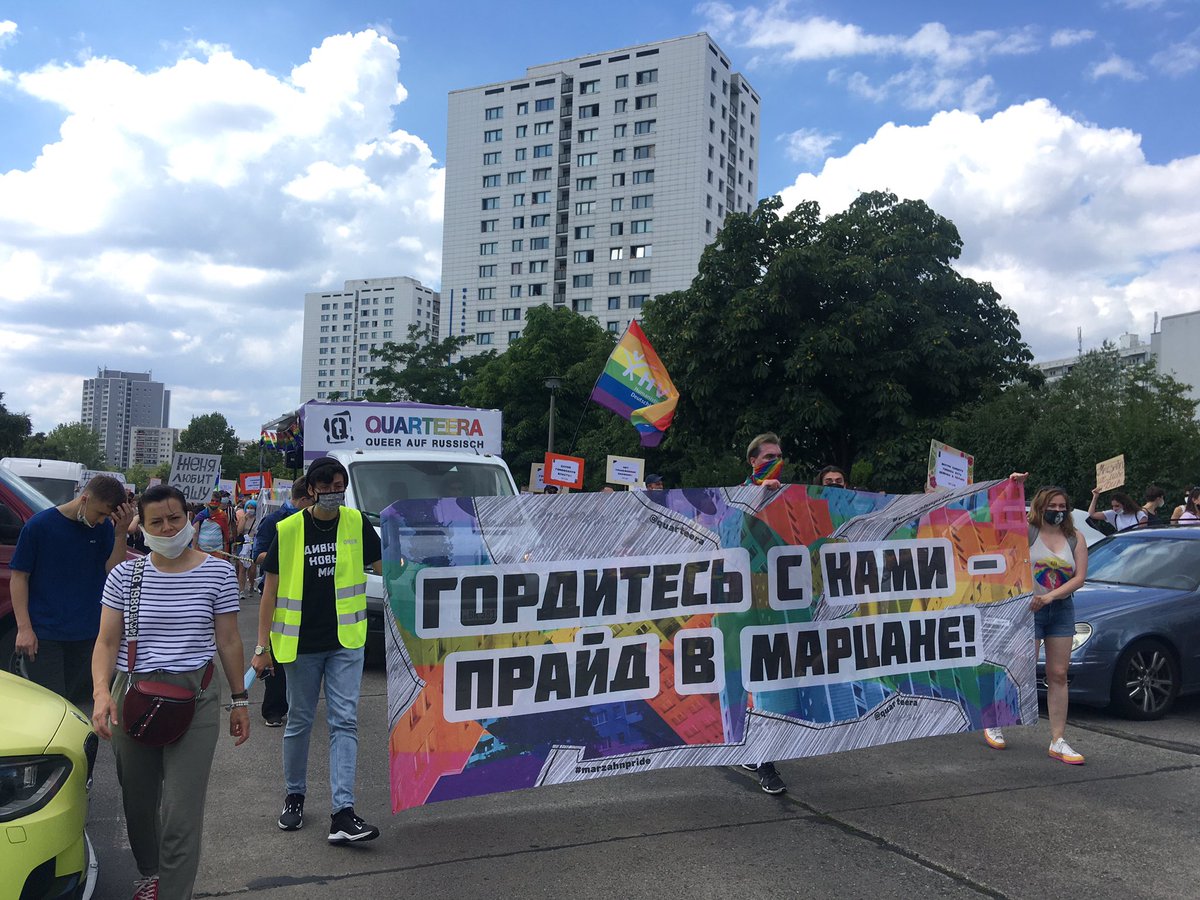 vroni_rh's tweet photo. My extra exercise for the weekend was going to a pride in my target language 🌈✨ #berlinthings
#Campduo @duolingo #MarzahnPride #learningrussian https://t.co/ewqIAJPTOz
