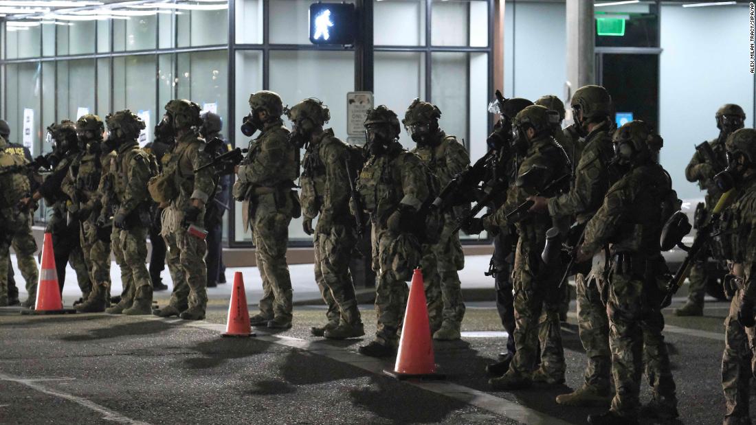 CNNPolitics's tweet image. Multiple Democratic House committee chairs call for IG investigation into the use of federal officers to quell Portland and DC protests cnn.it/2WDtecl