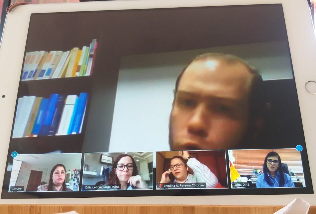 AdadefRd's tweet photo. Hoy sostuvimos una reunión de trabajo con la Magistrada @Olgadinall para cooperar con la Procuraduria de Nuñez y Adolescencia ante la realidad que estamos viviendo y buscar soluciones a las situaciones en los tribunaless de la jurisdicción. https://t.co/W1wbEM97JU