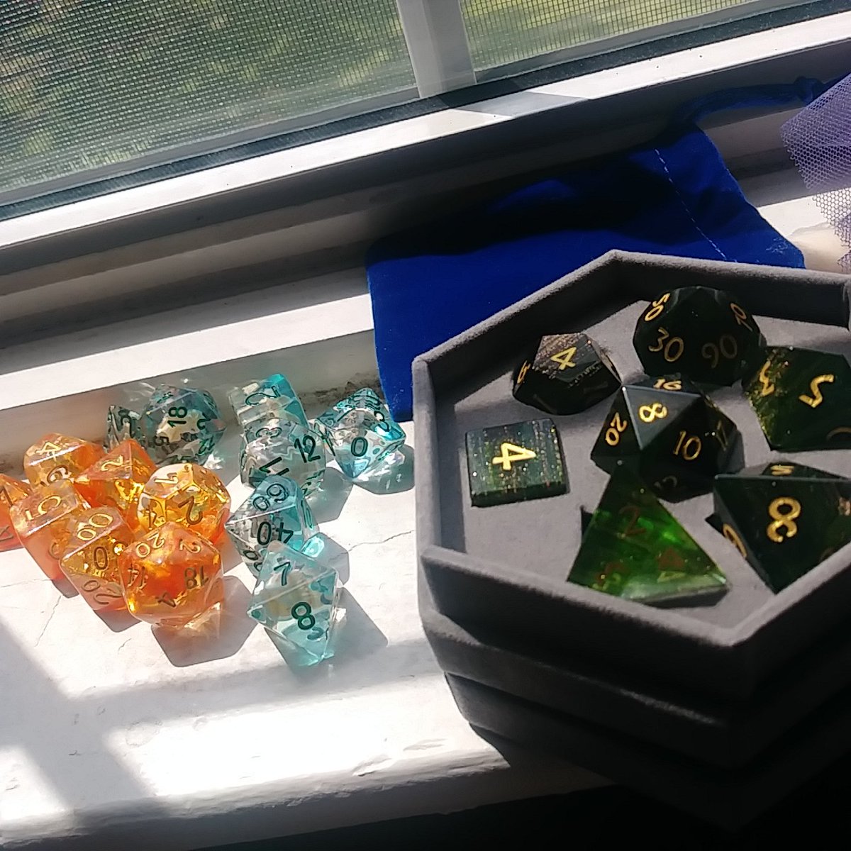 TheDaileyEditor's tweet photo. Nbd just losing my mind over these dice in the sun!! 😍

Glitter and sea shells were a gift from the fabulous @andrea_hintz 

Green glitter glass and fall leaves came from @DarkElfDice

#dnd #dice #nothoarding https://t.co/Ye2oZiOX6K