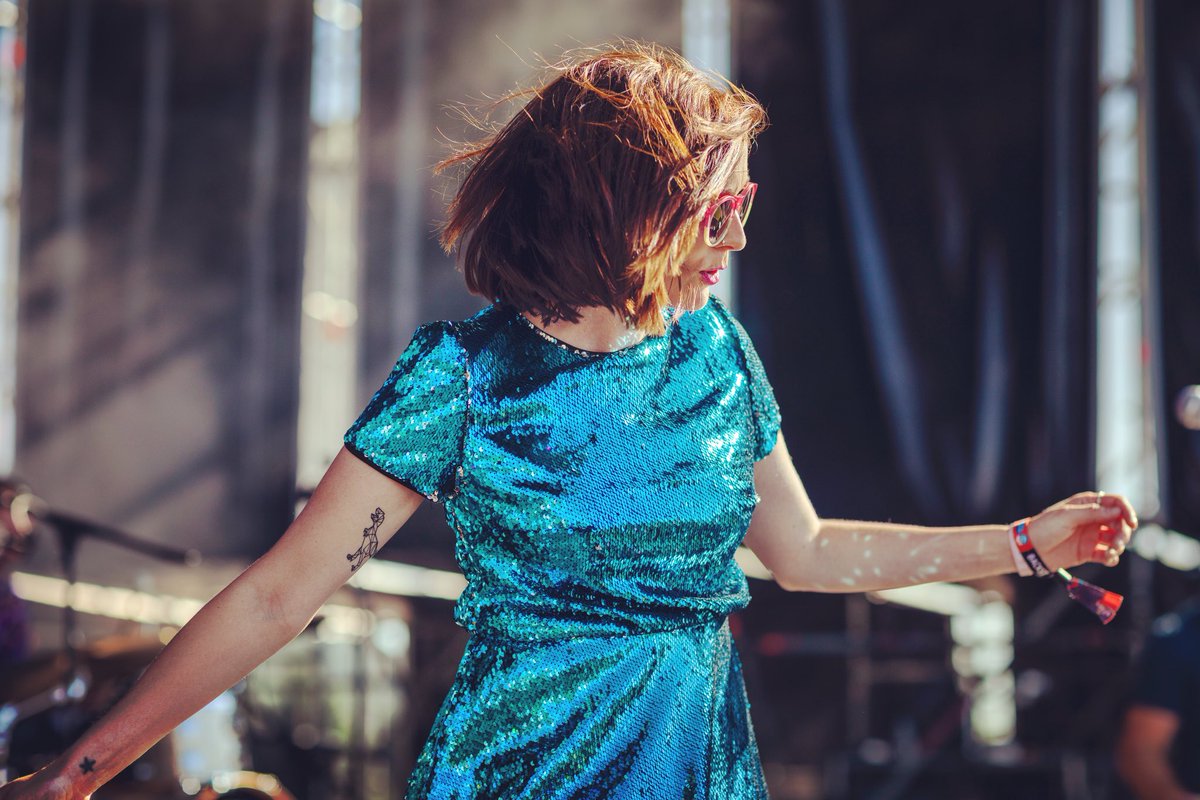 Hace justo un año me puse un vestido azul muy brillante y me subí al escenario del @planeta_sound 🚀 
📸 Mario De la Torre  
#elpoderazul #bluepower #haceunaño #oneyearago #festival #planetasound #indie #indiemusic #indiepop