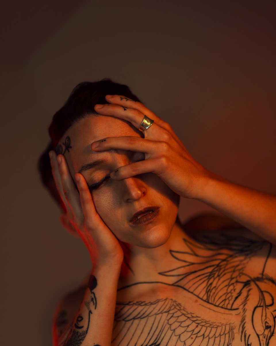 lesgeminix's tweet photo. Gracias @elniniogris por sumar desde tu mirada.
#INFINITY_UNDERCORE #Theportraitpr0ject #Themisterypr0ject #rektmag #art.kaotic #lustcinema #krude #eroticportrait #Erotic #Pornceptual #lesgeminix #subliminalpleasures #luredby #rehabmagazine #nakidmag #submitblasfemia #inkedgirl https://t.co/aNy9ve3XD6