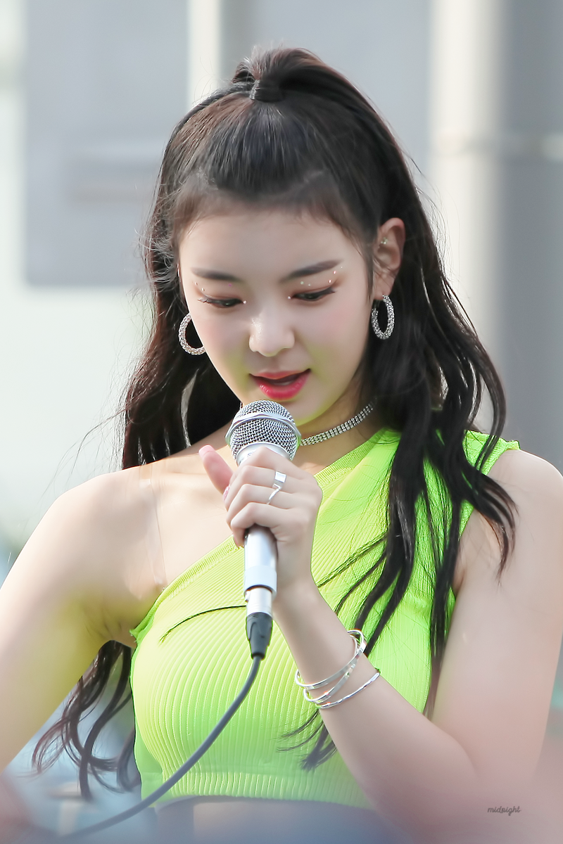 LIA_GIF's tweet photo. 190810 미니팬미팅

🔗 https://t.co/GRufOCbIgV (6P)

#리아생일은_랴일때_완벽하니까
#HoneyLiaDay 🍯
#HappyLiaDay 
#리아 #Lia https://t.co/WUq8OPSTJ0