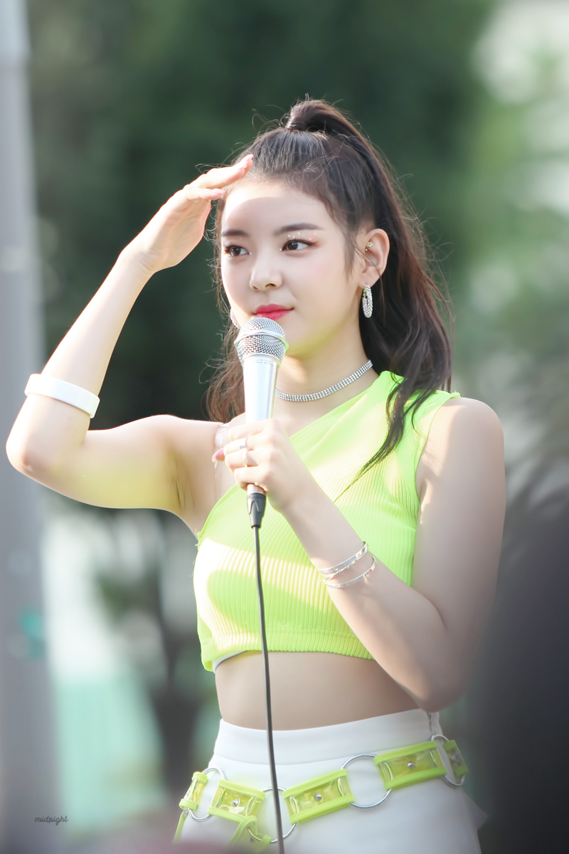 LIA_GIF's tweet photo. 190810 미니팬미팅

🔗 https://t.co/GRufOCbIgV (6P)

#리아생일은_랴일때_완벽하니까
#HoneyLiaDay 🍯
#HappyLiaDay 
#리아 #Lia https://t.co/WUq8OPSTJ0