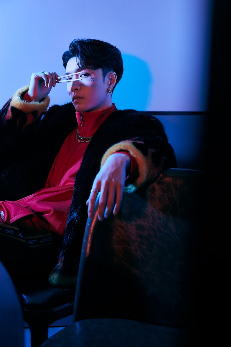 lay_studio's tweet photo. Your patience was well worth it for @layzhang and his now fully completed album!  #LIT_LayZhang #IamLIT #WeAreLIT 
LINK TO STREAM ➡️ https://t.co/OEsnnDghDe https://t.co/kouRDf5bkp
