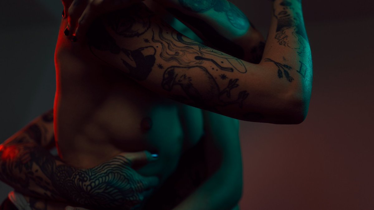 lesgeminix's tweet photo. Gracias @elniniogris por sumar desde tu mirada.
#INFINITY_UNDERCORE #Theportraitpr0ject #Themisterypr0ject #rektmag #art.kaotic #lustcinema #krude #eroticportrait #Erotic #Pornceptual #lesgeminix #subliminalpleasures #luredby #rehabmagazine #nakidmag #submitblasfemia #inkedgirl https://t.co/H5Vnnk5VRZ