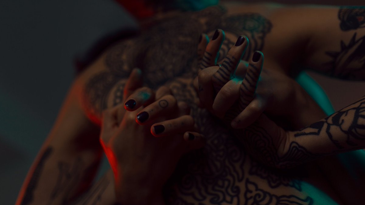 lesgeminix's tweet photo. Gracias @elniniogris por sumar desde tu mirada.
#INFINITY_UNDERCORE #Theportraitpr0ject #Themisterypr0ject #rektmag #art.kaotic #lustcinema #krude #eroticportrait #Erotic #Pornceptual #lesgeminix #subliminalpleasures #luredby #rehabmagazine #nakidmag #submitblasfemia #inkedgirl https://t.co/H5Vnnk5VRZ