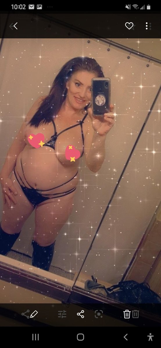 MistressAngelaF's tweet photo. I know your pin dick is throbbing, 😉 Cum to my DM and play with me.  Don't forget 💰⛓🐷💰💵🤑😈👸
@james_betterley 
@BurattinoP  @Fet_Promotions 
@find0m 
@loneleyguy69xxx  @HotPromotes 
@kevluvass  @HotPromotes 
@promocucky 
@RobertGiguere59  @rthound https://t.co/MQ5A8JKsgX
