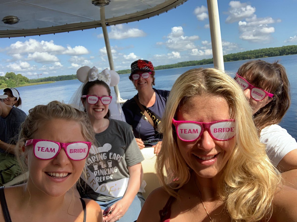 rickardsred's tweet photo. A year ago I was in Disney World on my bachelorette weekend having a blast with my girls! We were “wearing ears and drinking beers” 🤣 https://t.co/A0cAMUOqch