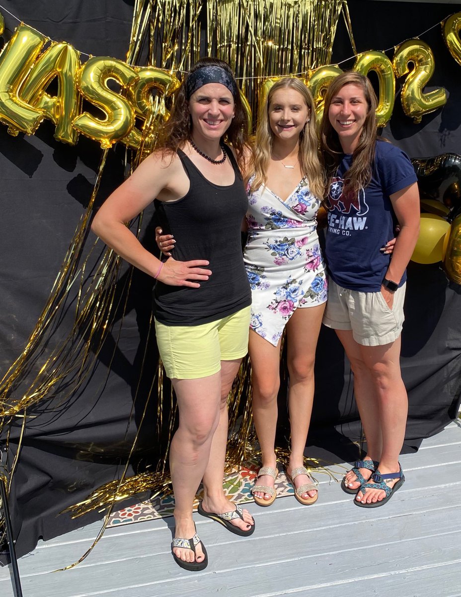 sports_warren's tweet photo. Congrats to one of our recent student athletic training grads Erin McBride! We are so thankful for all of your hard work with us and so excited for you! #classof2020 #WCGrad https://t.co/kePEvFa8Pk