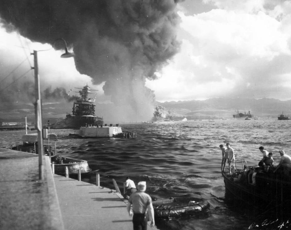 7 декабря 2001 год. Пёрл-Харбор нападение Японии. 1941 Г. нападение Японии на Перл-Харбор. 7 Декабря 1941 нападение Японии Перл Харбор. Атака на «пёрл‑Харбор», 7 декабря, 1941.