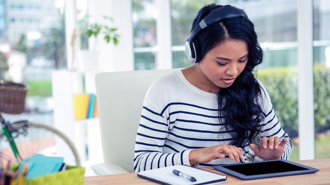 thedailymash's tweet photo. Headphones means f**k off  https://t.co/zown4WKNDL https://t.co/ZHLtxvMc9E