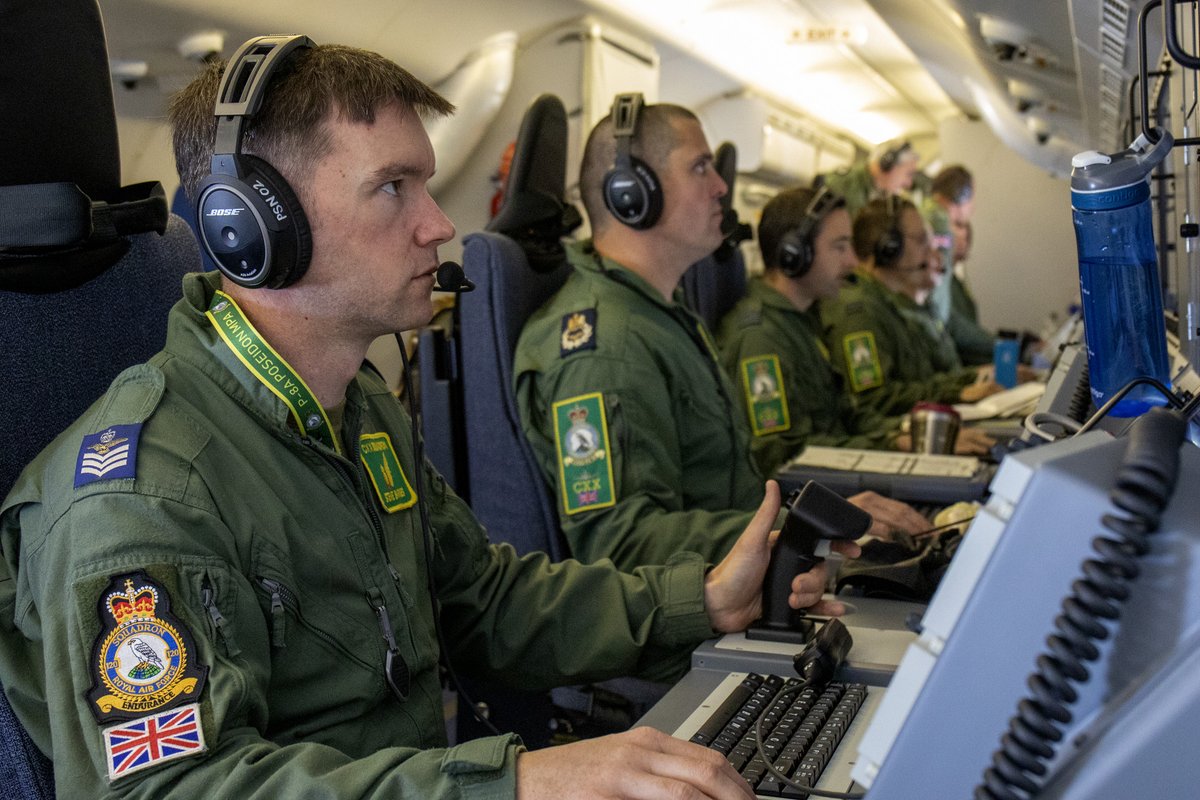 Here's a lovely Monday treat... yet more exclusive access, behind the scenes onboard  #TeamLossie's  @P8A_PoseidonRAF!   @RoyalAirForce photographers have been onboard an RAF Poseidon for the first time, on a  @CXX_Squadron training mission.  #MPAMonday 1/4