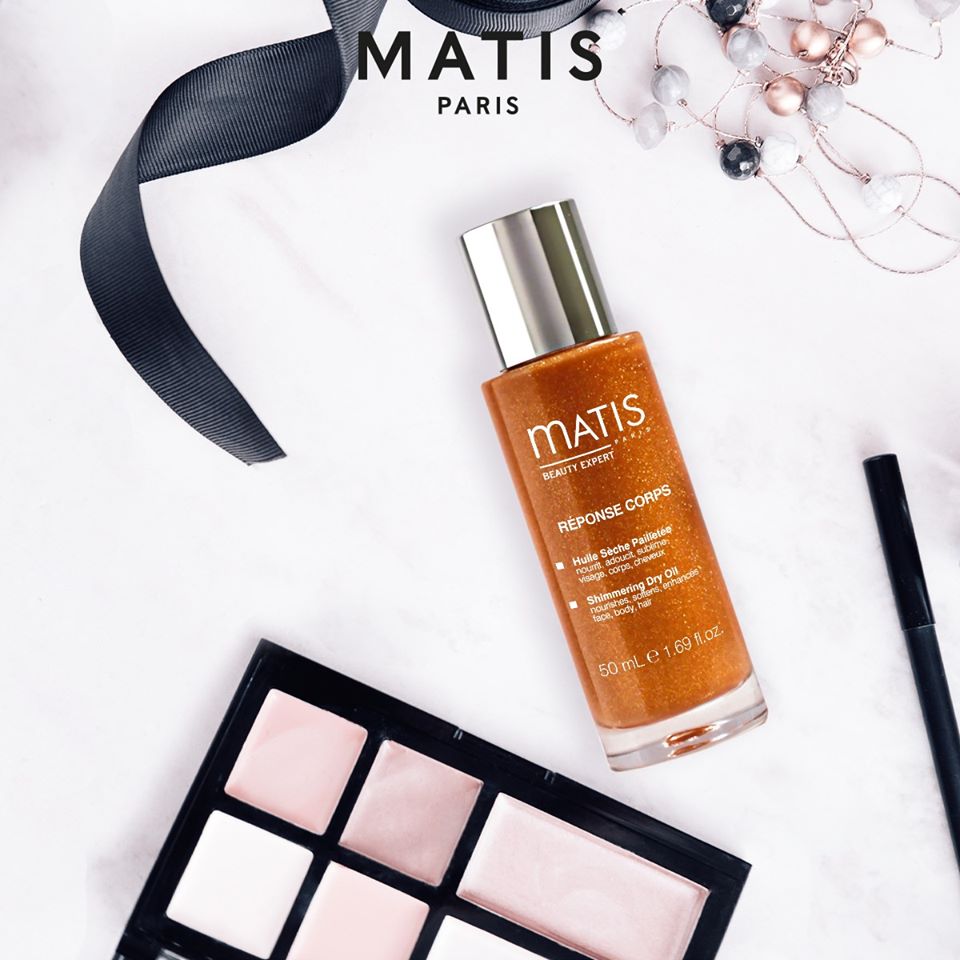 MatisSkincare's tweet photo. Add a little sparkle to your summer, with Huile Sรจche Pailletรฉe multifunction oil. โจ
Inside 8 different active oils and copper-colored micro-pearls, to feed face, body and hair giving brightness and softness.
.
#matisparis #matisUSA #skincare https://t.co/FxnKaVouje