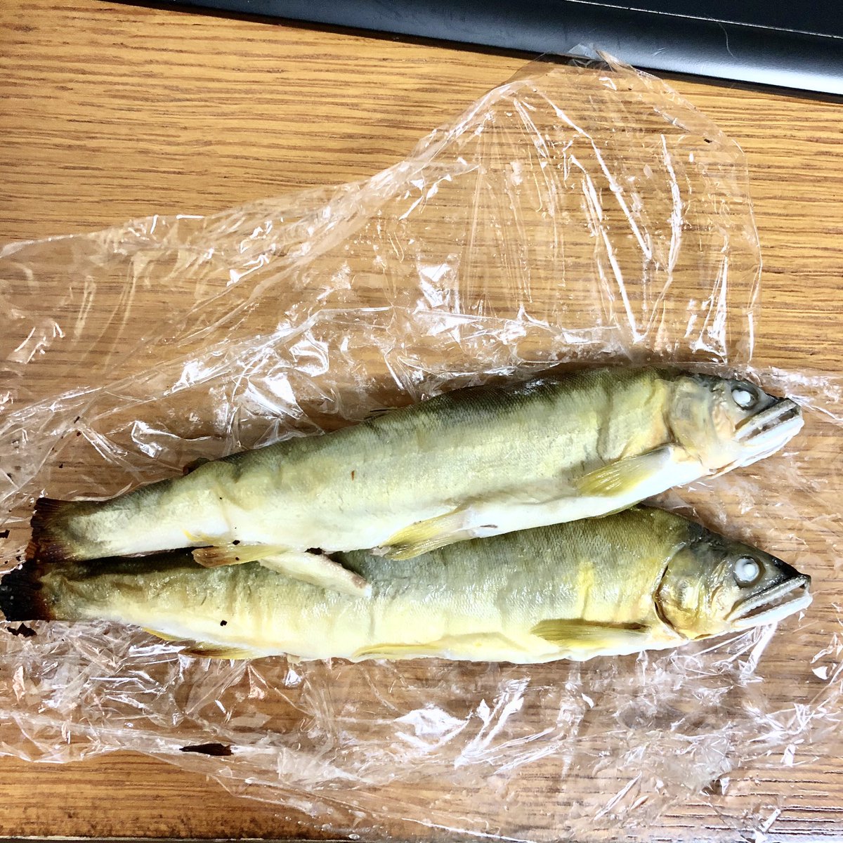 鮎の塩焼きを今から食べる 川魚の塩焼き大好きなんだ ふぐりのイラスト