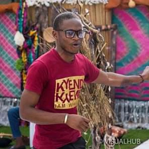 NakabandaSusan's tweet photo. Nze @Nzensubuga , ma #MCM his such an elegant intelligent soul , so epic in his own way , Nze musaajja muganda Ella nga yenyumiliza mubuganda .
Ka uniqueness Nze musaajja mutontomi , his so good at this .
Follow him coz he follows bck
#Ggwangamujje
#savebrain 🤞BOT https://t.co/KehxtA2SAO