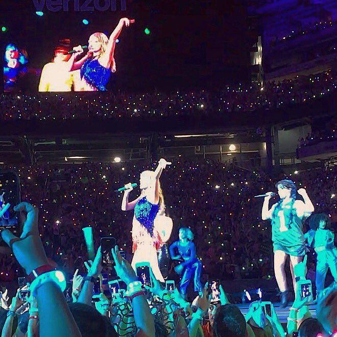 _rayputation's tweet photo. long live all the magic we made... 🥺💕✨ 2 years since #repTourMetLife, so here’s to my real friends I met there and here’s to my mama for driving 12 hours so we could share our fifth Taylor concert together 🥰 https://t.co/WgEeVuLWCD