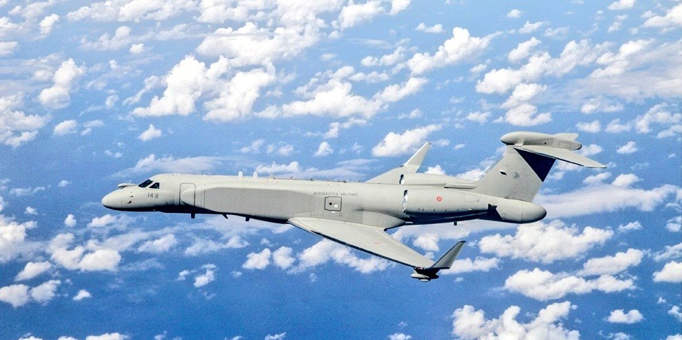 FlMichele69's tweet photo. #ItalianAirForce🇮🇹 is #GulfstreamG550CAEW
#14Wing🦅
Built:🛩🇺🇸📡🇮🇱
Service: 2🛩 2016
Role:
- AEW📡
- BM&amp;C
- ENLIT
- MPA
📡: EL/W2085 AESA
Engines: 2 Rolls&amp;Royce BR710C4-11
Crew: 8
@ItalianAirForce @GulfstreamAero @ILAerospaceIAI  @GuyPlopsky @TrevClark1958 @Chopsyturvey @chinofau https://t.co/7lV4rJvx7g