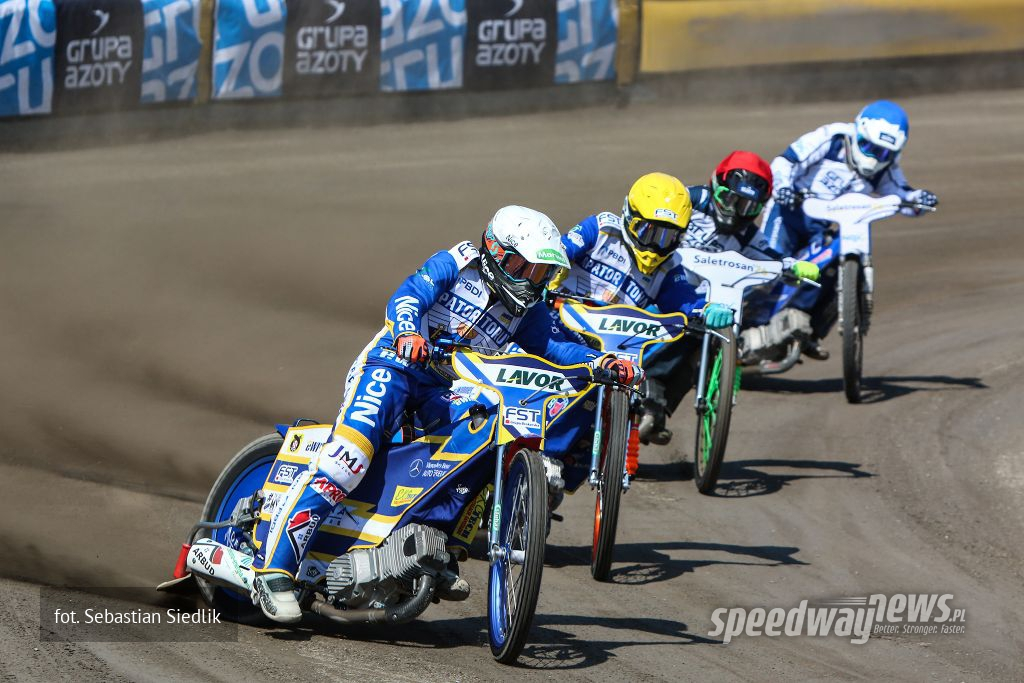speedwaynews_pl's tweet photo. Nasz fotoreporter @siemekgr przygotował dla czytelników @speedwaynews_pl fotorelację z niedzielnego meczu @UniaTarnowZSSA - @KS_Torun.
Link do fotorelacji w komentarzu 👇👇
#TARTOR | #ewinnerpierwsza | #pierwszanajlepsza | #StawiamyNaŻużel | #speedwaynews https://t.co/xCHt7iVHUA