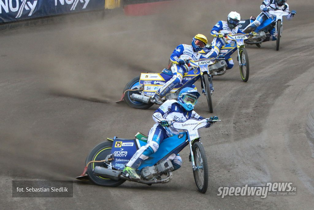 speedwaynews_pl's tweet photo. Nasz fotoreporter @siemekgr przygotował dla czytelników @speedwaynews_pl fotorelację z niedzielnego meczu @UniaTarnowZSSA - @KS_Torun.
Link do fotorelacji w komentarzu 👇👇
#TARTOR | #ewinnerpierwsza | #pierwszanajlepsza | #StawiamyNaŻużel | #speedwaynews https://t.co/xCHt7iVHUA