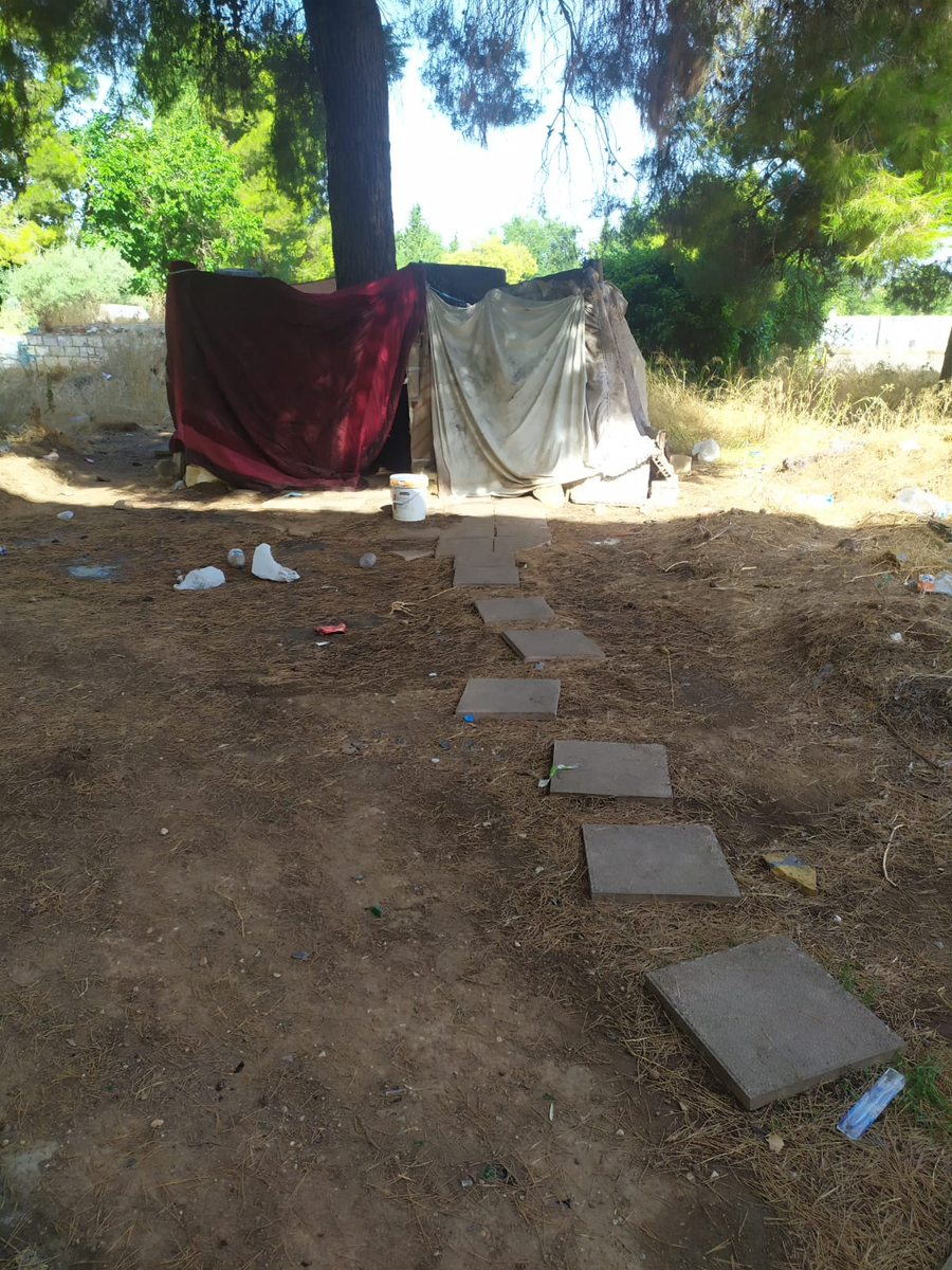 CanalMigrantes's tweet photo. 2. Así se ducha un trabajador #temporero en #Albacete https://t.co/ykS1PRL1gR