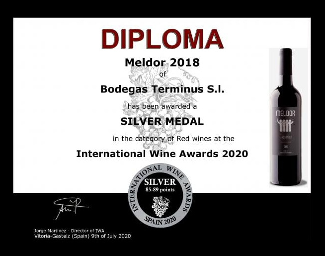 distCorMan's tweet photo. Nuestros deliciosos #vinos con 
#dorioja elaborados por @BodegasTerminus siguen acumulando premios. Esta vez consiguen 3 medallas de oro y 1 de plata en el Internacional Wine Awards 2020. Enhorabuena!!!!
https://t.co/4dFrO58AzH
#4dblanco #4dtinto #imagina #meldor https://t.co/58JSpLdyxN