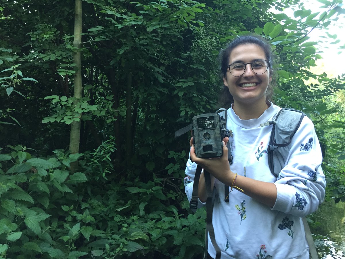 SoniaVallocchia's tweet photo. Out to set my birthday gift.. any guesses on what I might see around the river? 🦊🦆

#cameratrap @Apeman_official https://t.co/R8BbISLUM1