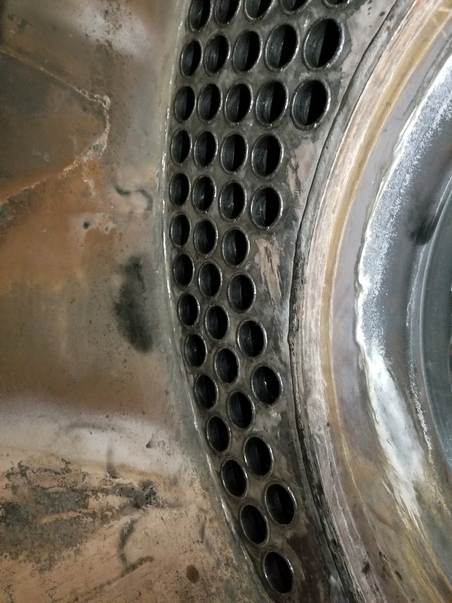 RasMech's tweet photo. Re-tubing a boiler during the hotter months so its ready to be fired up when the weather cools back down.
#retube #boilers #welding https://t.co/6o1xwRlQVQ