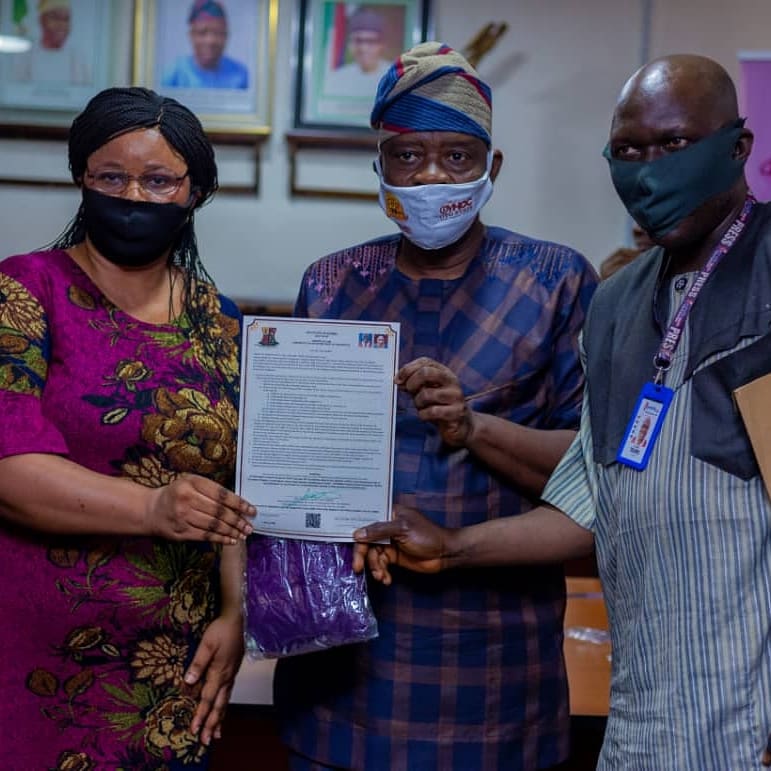 Earlier today, His Excellency, Gov. Seyi Makinde represented by the Honourable Commissioner for Lands, Housing and Urban Development, Barr Rahman Abdulraheem presented another batch of Certificates of Occupancy to successful applicants. 
Promise, yet delivered!