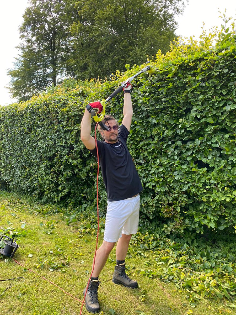 Bubblebee_Ind's tweet image. Even when you’re not on set it’s good to practice your skills, as Poul demonstrates with this boom technique! 😆

bubblbeeindustries.com

#MakingSoundSoundBetter #MakingGardensLookBetter #BoomOperator #BoomOp #BoomPole #SoundOnSet #1as #2as #SoundRolling #SetLife #ProductionLife