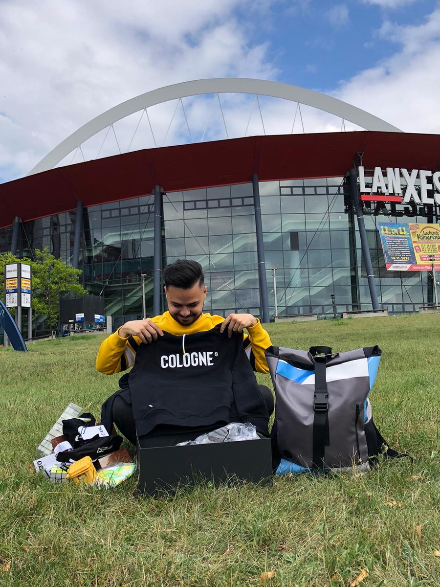 ESLShop's tweet image. Today we suprised two ESL One Cologne Ambassadors with our ESL One Cologne Experience Boxes.

Get your at shop.eslgaming.com - 20% Early Bird discount ends on Wednesday!
