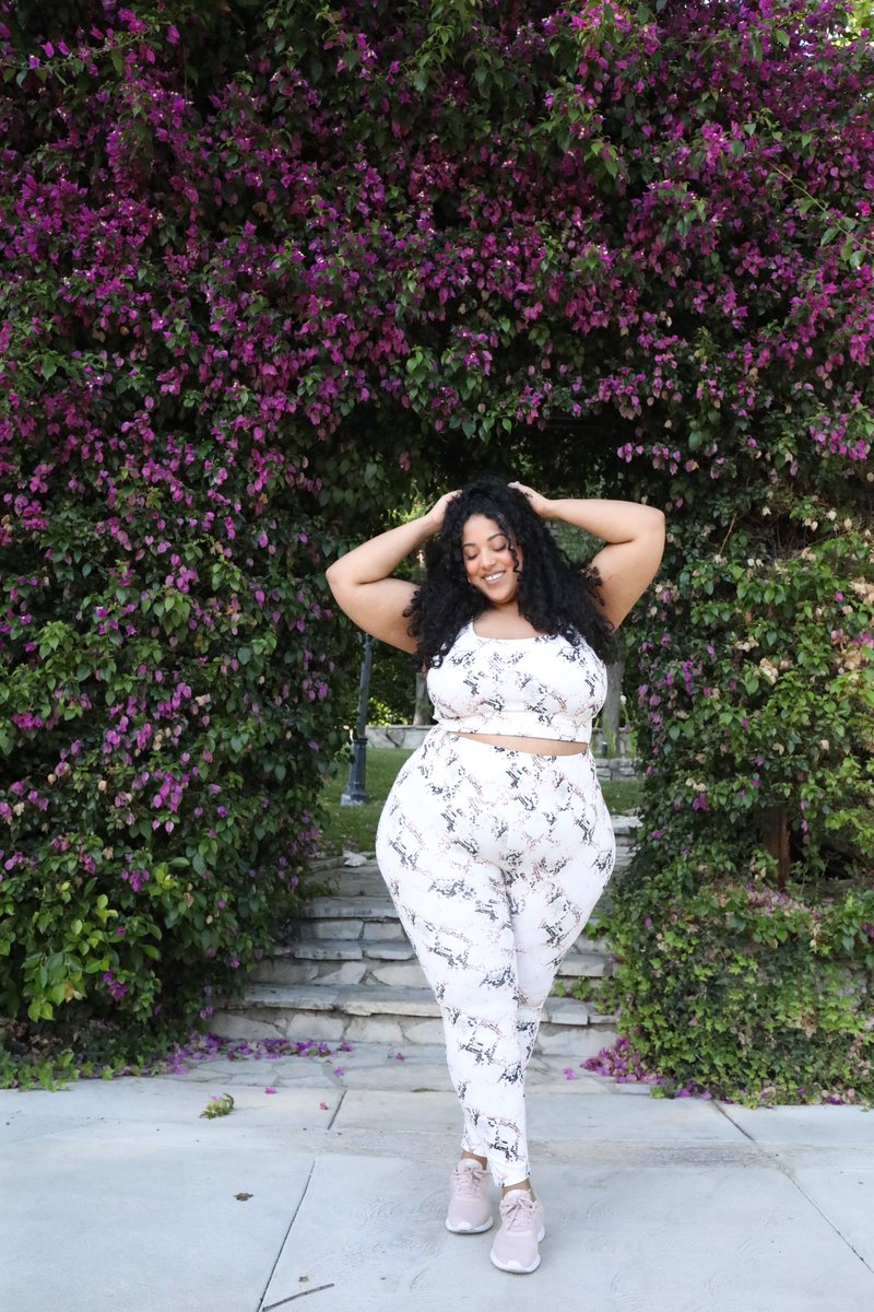 Fabletics's tweet photo. Say hello to your new favorite set! 💖

Outfit: Alex Larosa looking gorg in the High-Waisted Printed Ultracool 7/8 Legging and the Harlyn Midi Medium Impact Sports Bra from Kate’s edit.
https://t.co/OZHpeh9mCZ https://t.co/FV3pqGUIXC