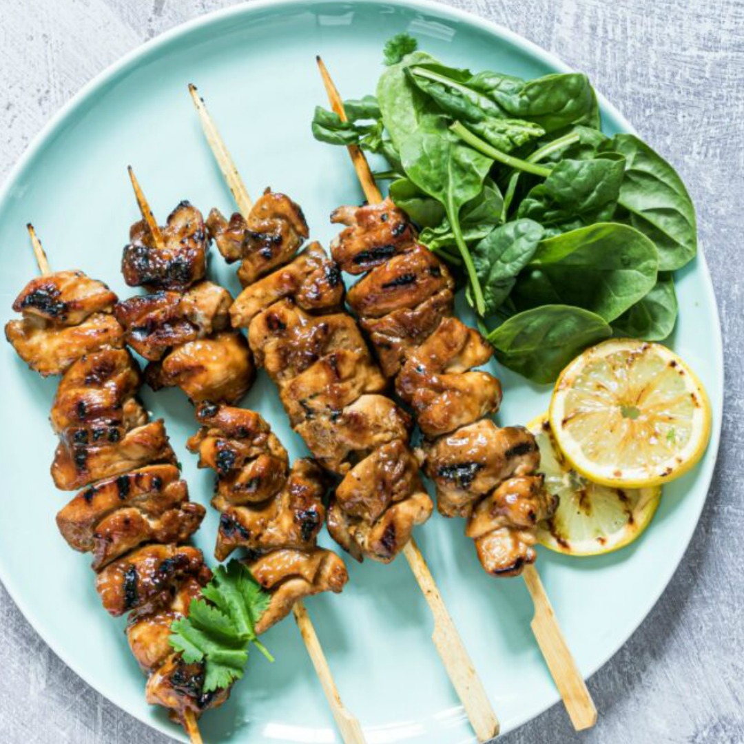 Included in this week's meal plan: grilled #chicken skewers will provide you with a flavorful ##kabob that’s simple to make and won’t heat up the house. Get the full #mealplan and recipes here: walkingonsunshinerecipes.com/grilled-chicke…
