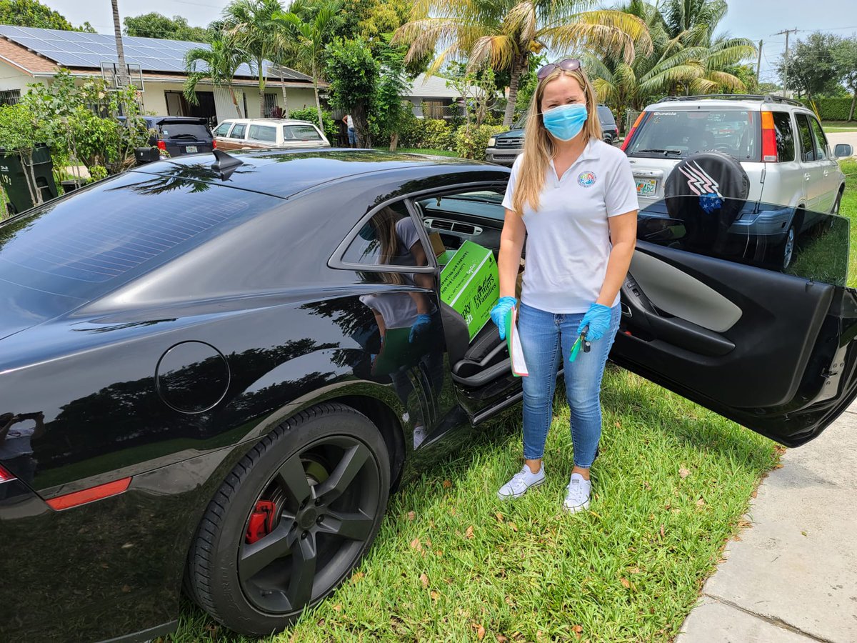 EBLBinc's tweet photo. Our wonderful volunteer, Heather, from the Delray Beach CRA getting ready to deliver groceries to families in need. If you would like to volunteer to help deliver groceries to families in need, visit https://t.co/YRN2ZRBoCz or call 561-344-1022  #groceryrelief #delray https://t.co/FFvLS9cK4s